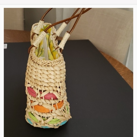 STRAW Shoulder Bag w/Yellow Hawaiin Print Inside - Picture 3 of 7